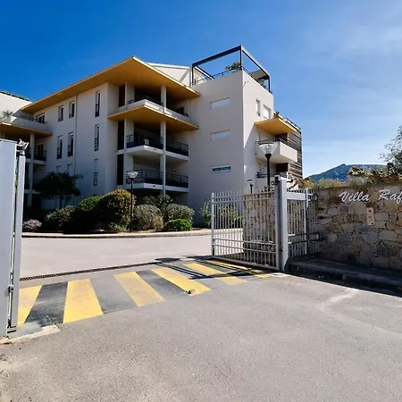 Magnifique T3 Proche De La *